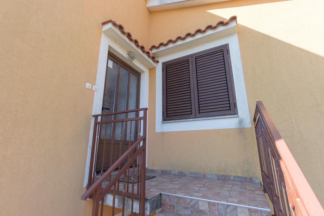 Apartment Anton Cres Exterior photo
